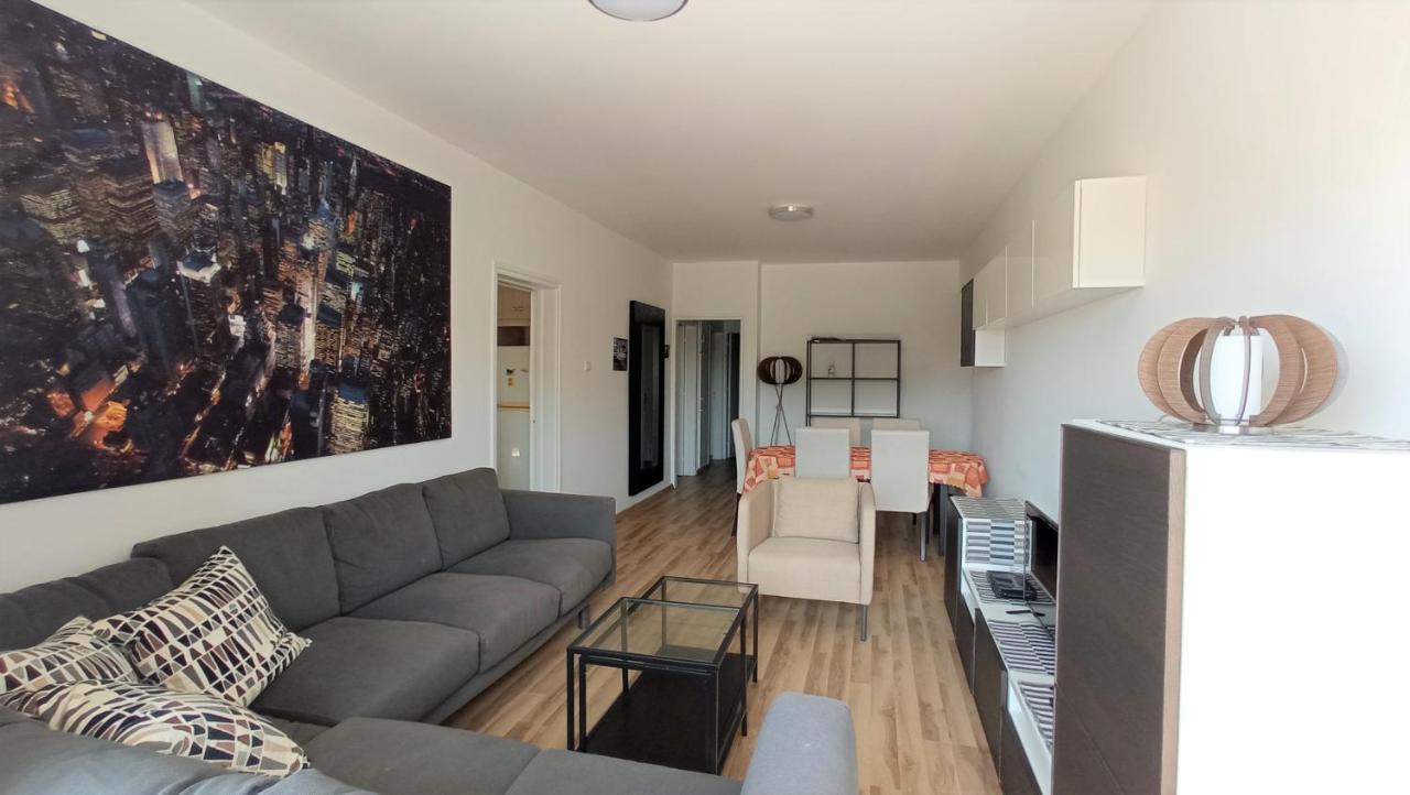 5 Min To The Beach Holiday Shared Apartment Incl Netflix - Private Room In 3 Bdr Apt Larnaca Exterior foto