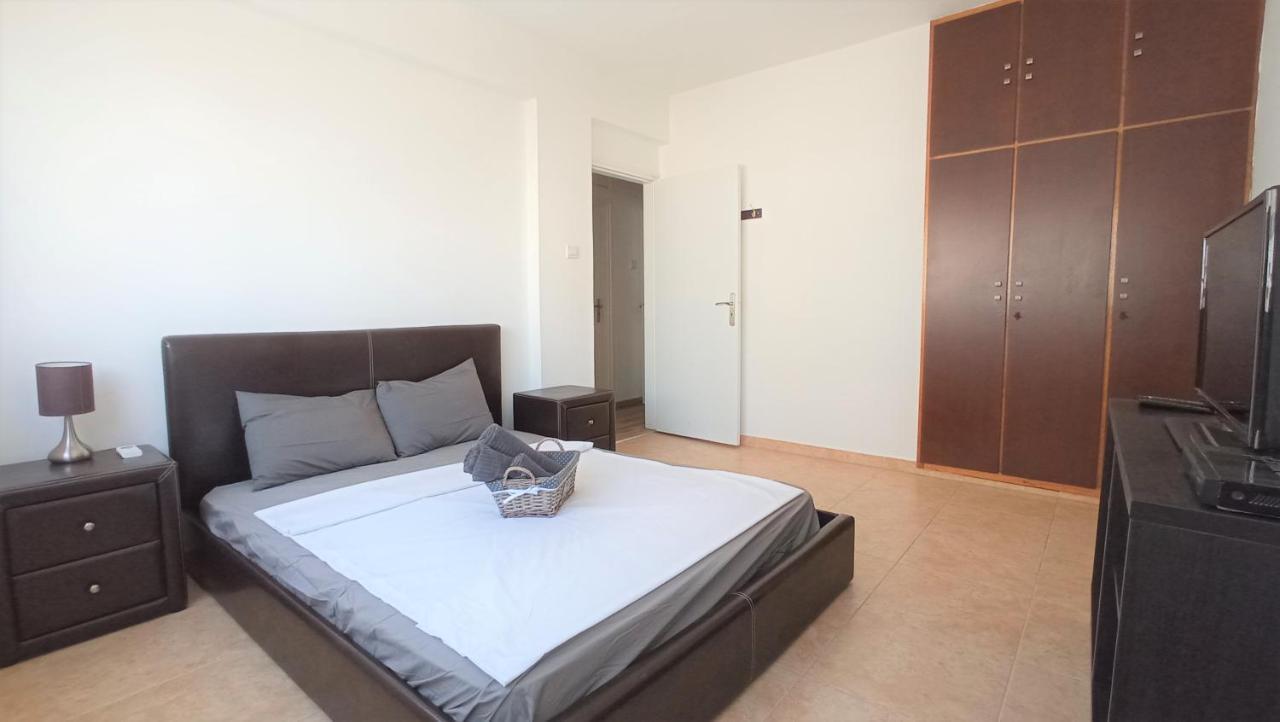 5 Min To The Beach Holiday Shared Apartment Incl Netflix - Private Room In 3 Bdr Apt Larnaca Exterior foto