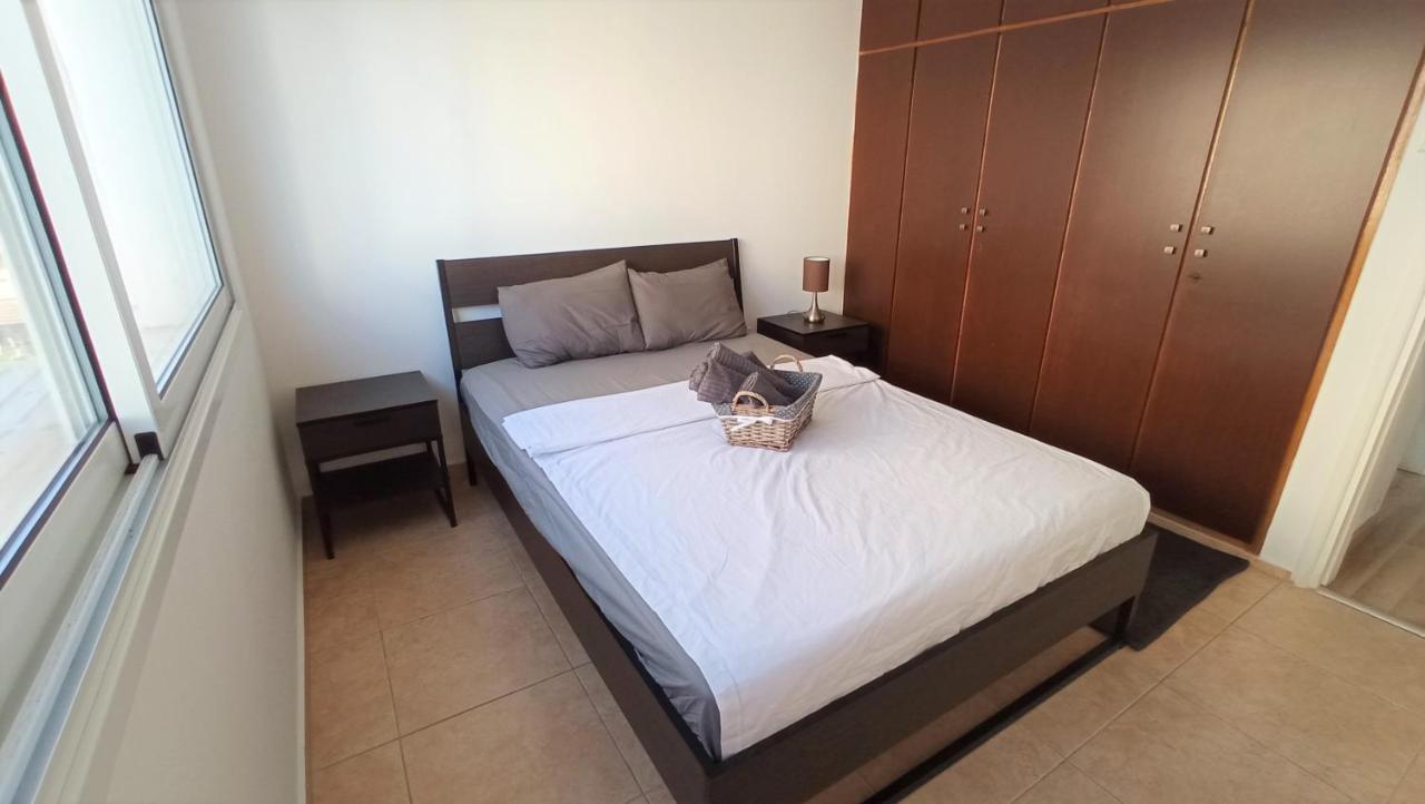 5 Min To The Beach Holiday Shared Apartment Incl Netflix - Private Room In 3 Bdr Apt Larnaca Exterior foto