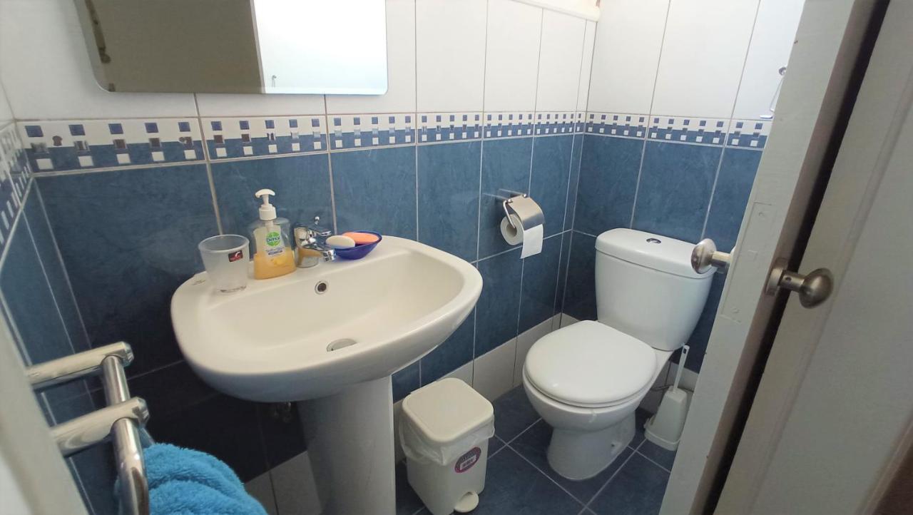5 Min To The Beach Holiday Shared Apartment Incl Netflix - Private Room In 3 Bdr Apt Larnaca Exterior foto